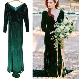 Velvet Emerald Green Long-Sleeve Formal Gown with Train | Small